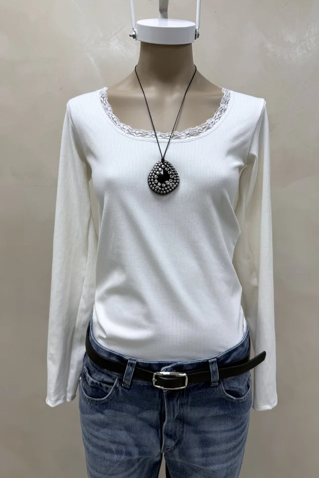 Camiseta Escote Redondo con Puntilla