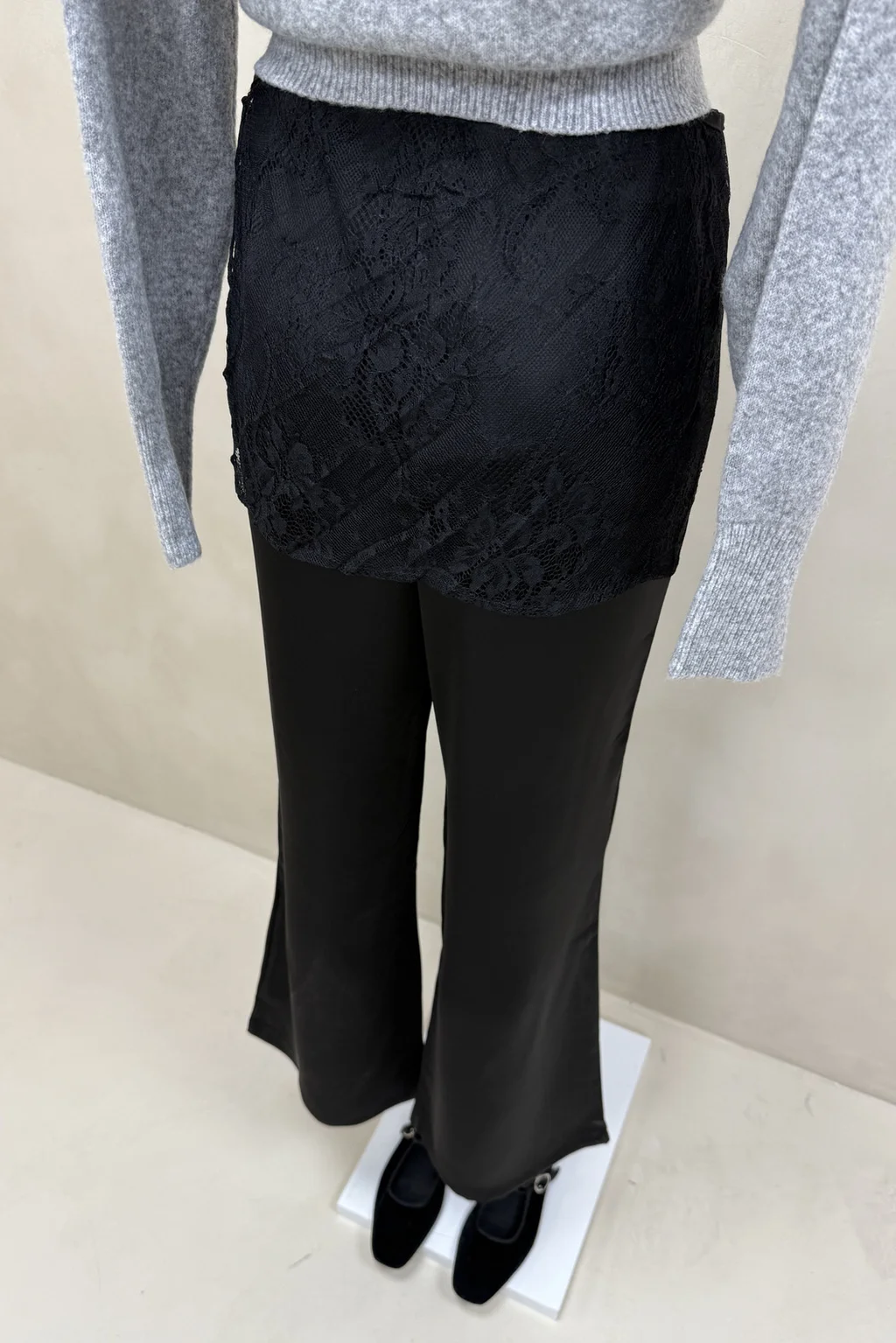 Pantaon Saten Sobrefalda Encaje - 3