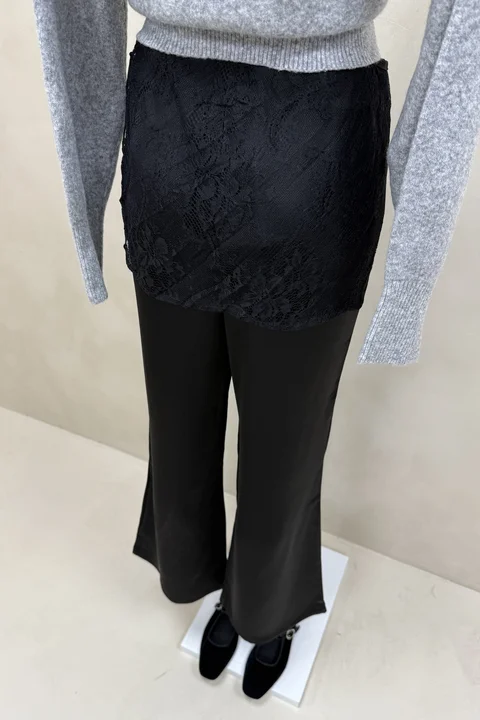 Pantaon Saten Sobrefalda Encaje