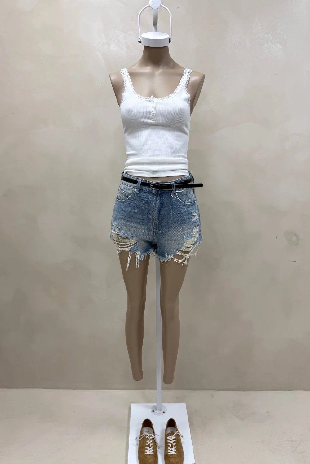 SHORT DENIM BIGOTES Y ROTURAS - 0