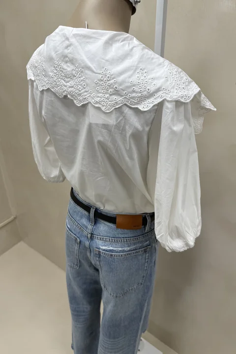 Blusa Babero Pico Bordado