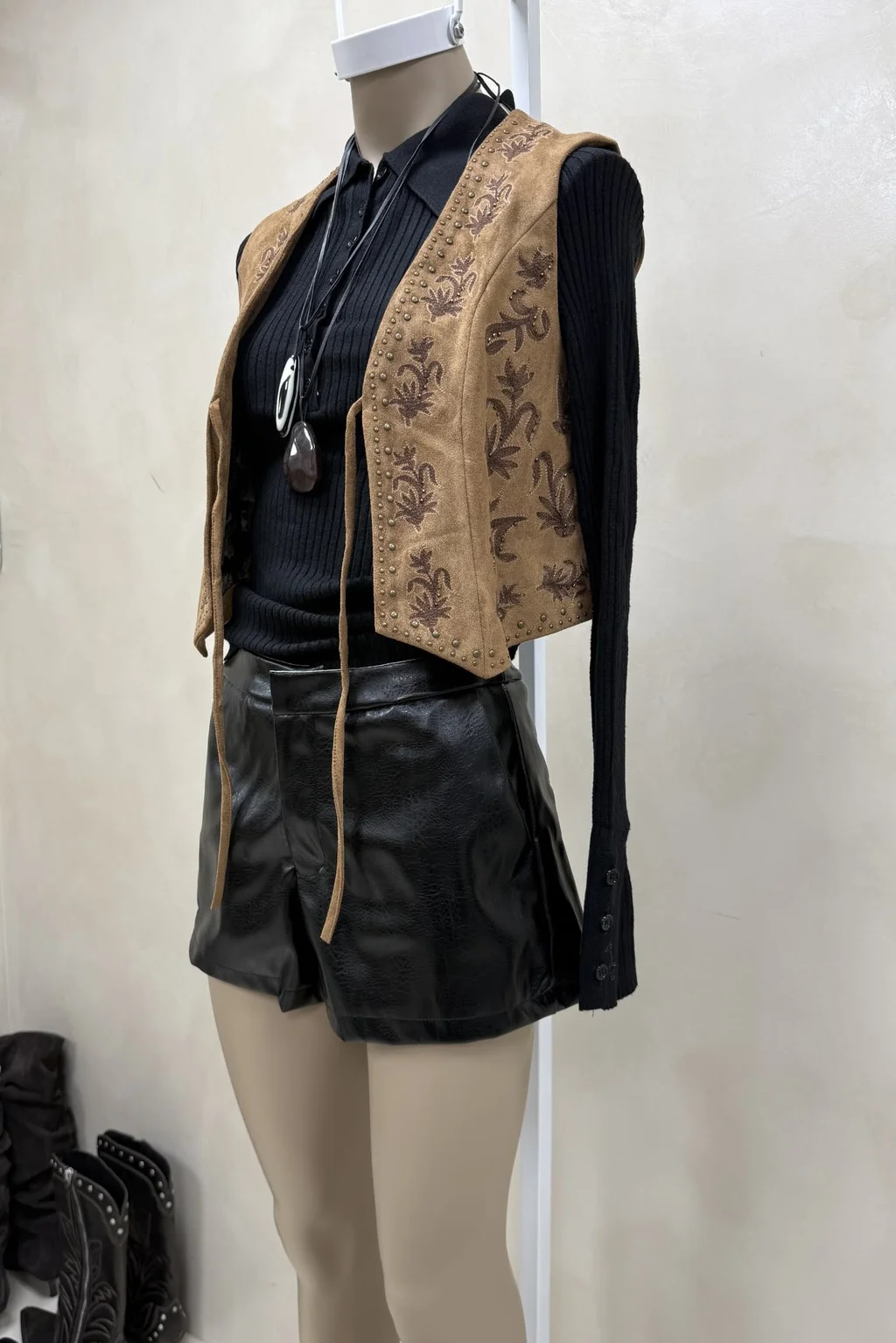 Chaleco Suede Bordado - 3