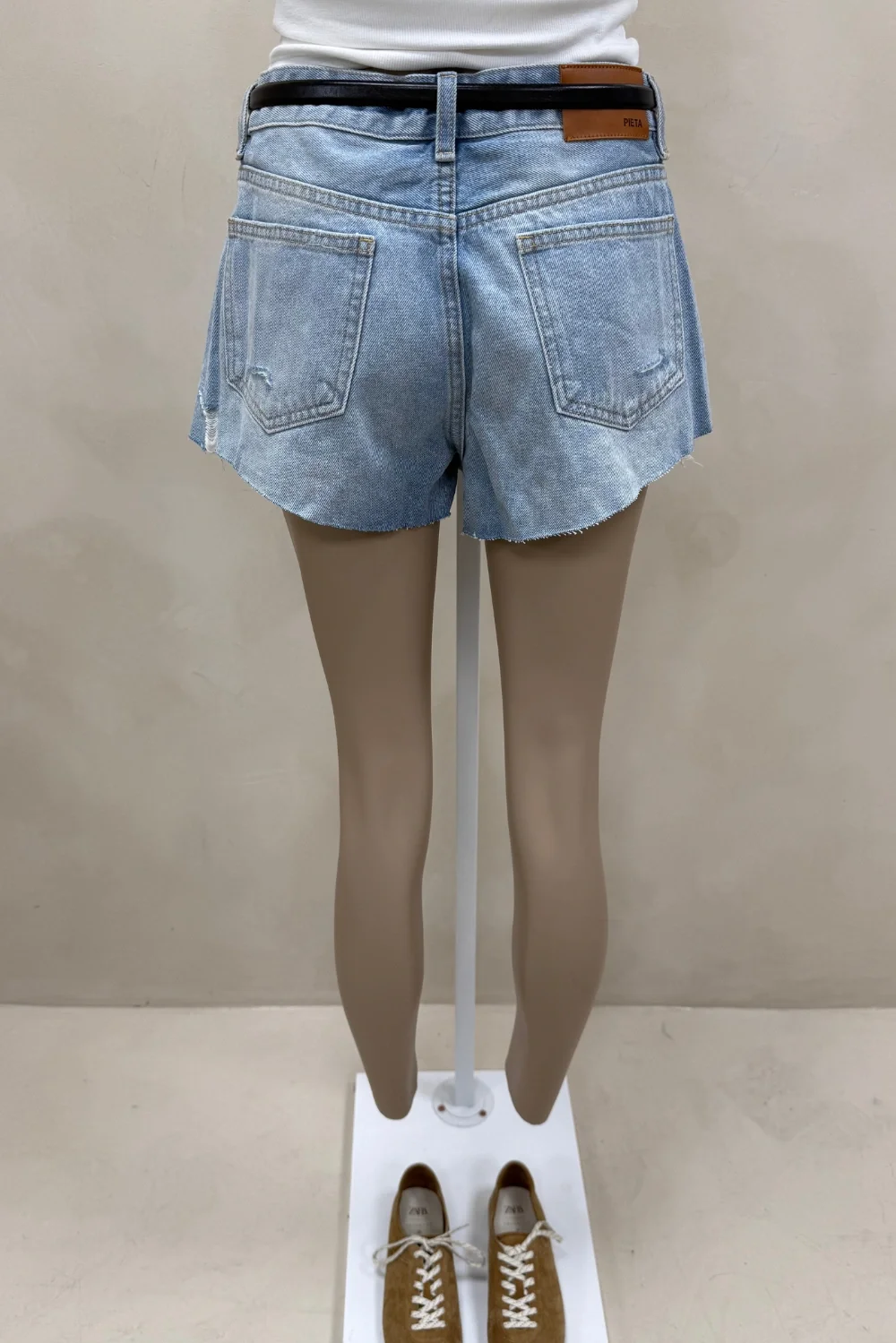 SHORT DENIM TIRO BAJO ROTURAS - 6