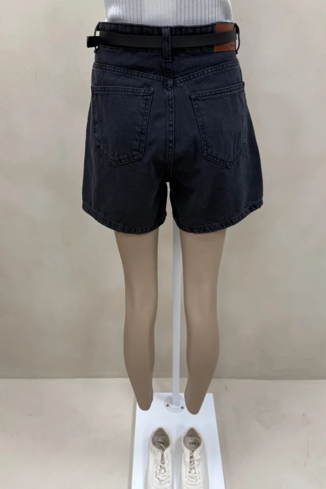 Short Mom Black