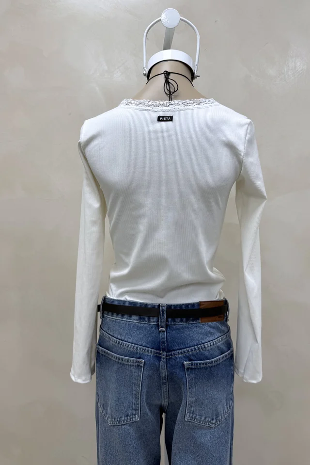 Camiseta Escote Redondo con Puntilla