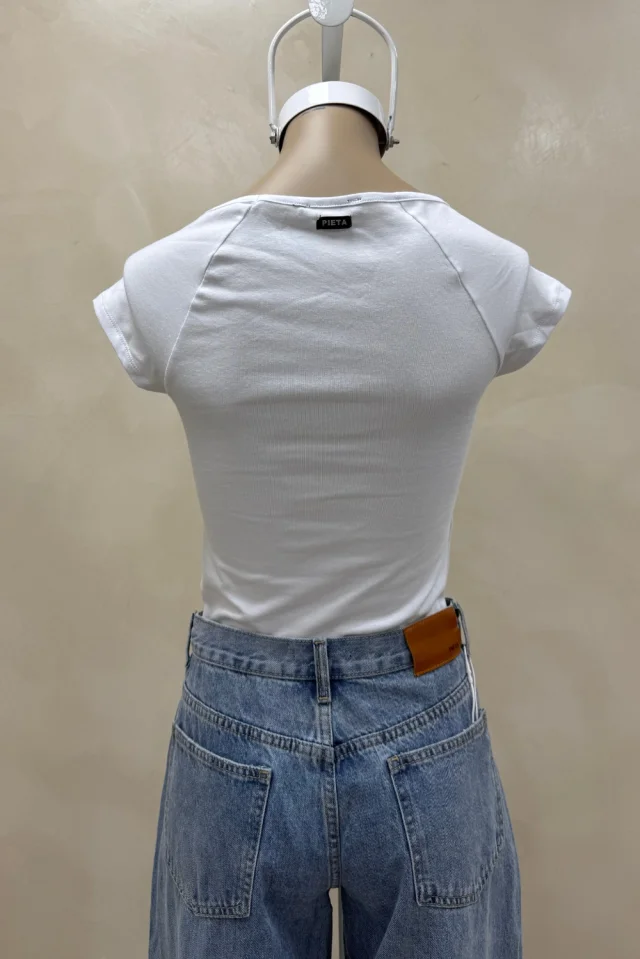 REMERA AKITA