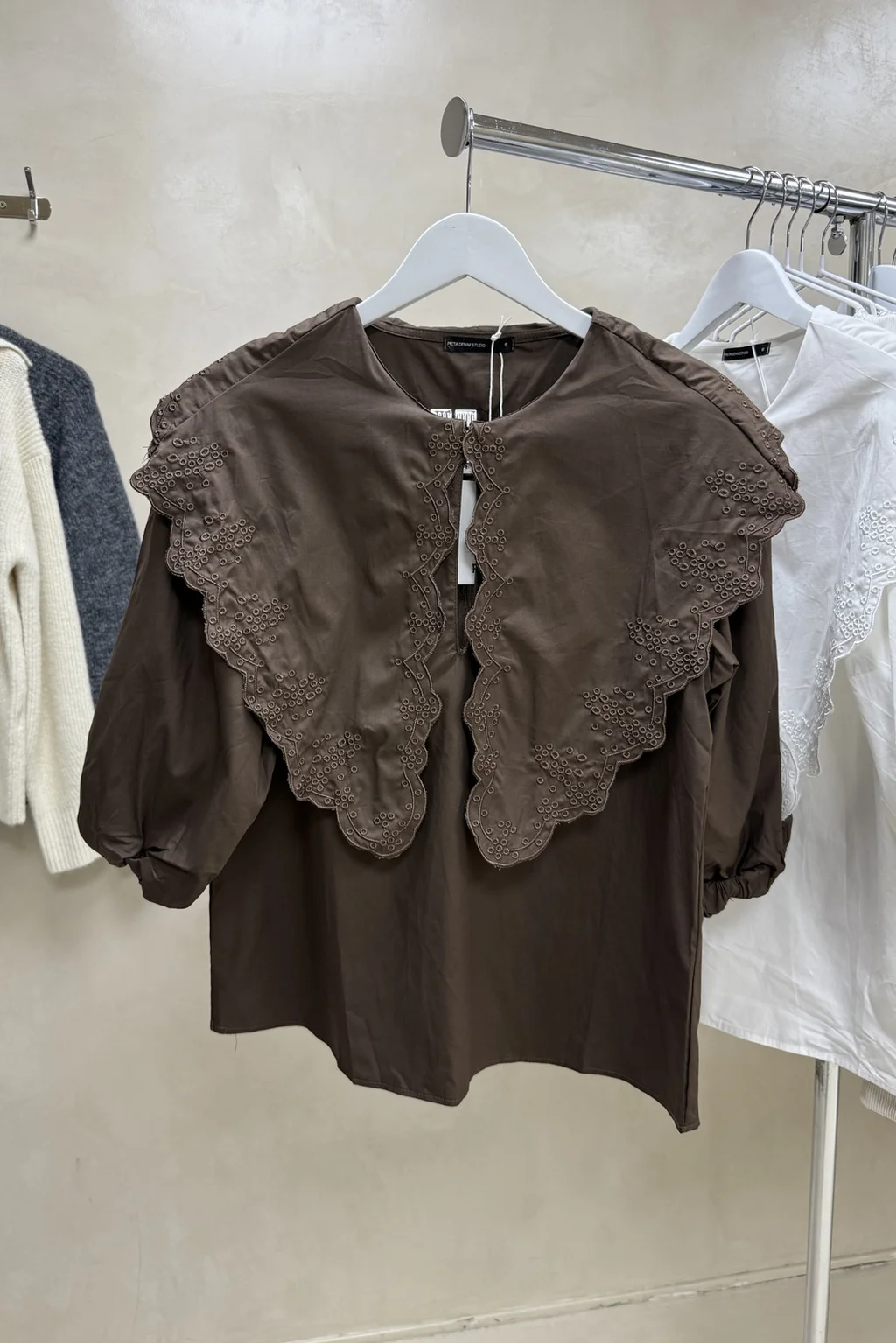 Blusa Babero Pico Bordado - 6