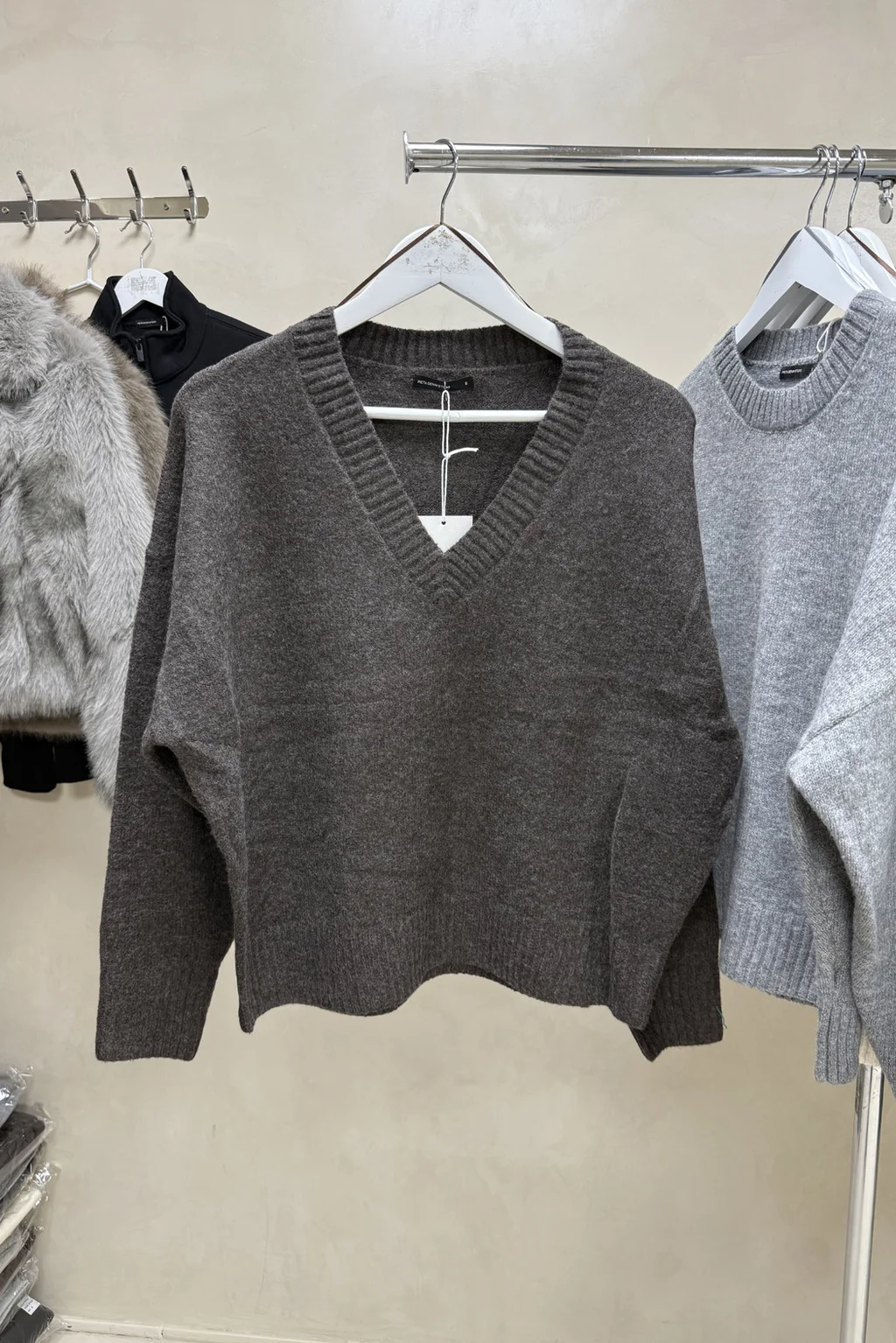 Sweater Basico Escote V - 4