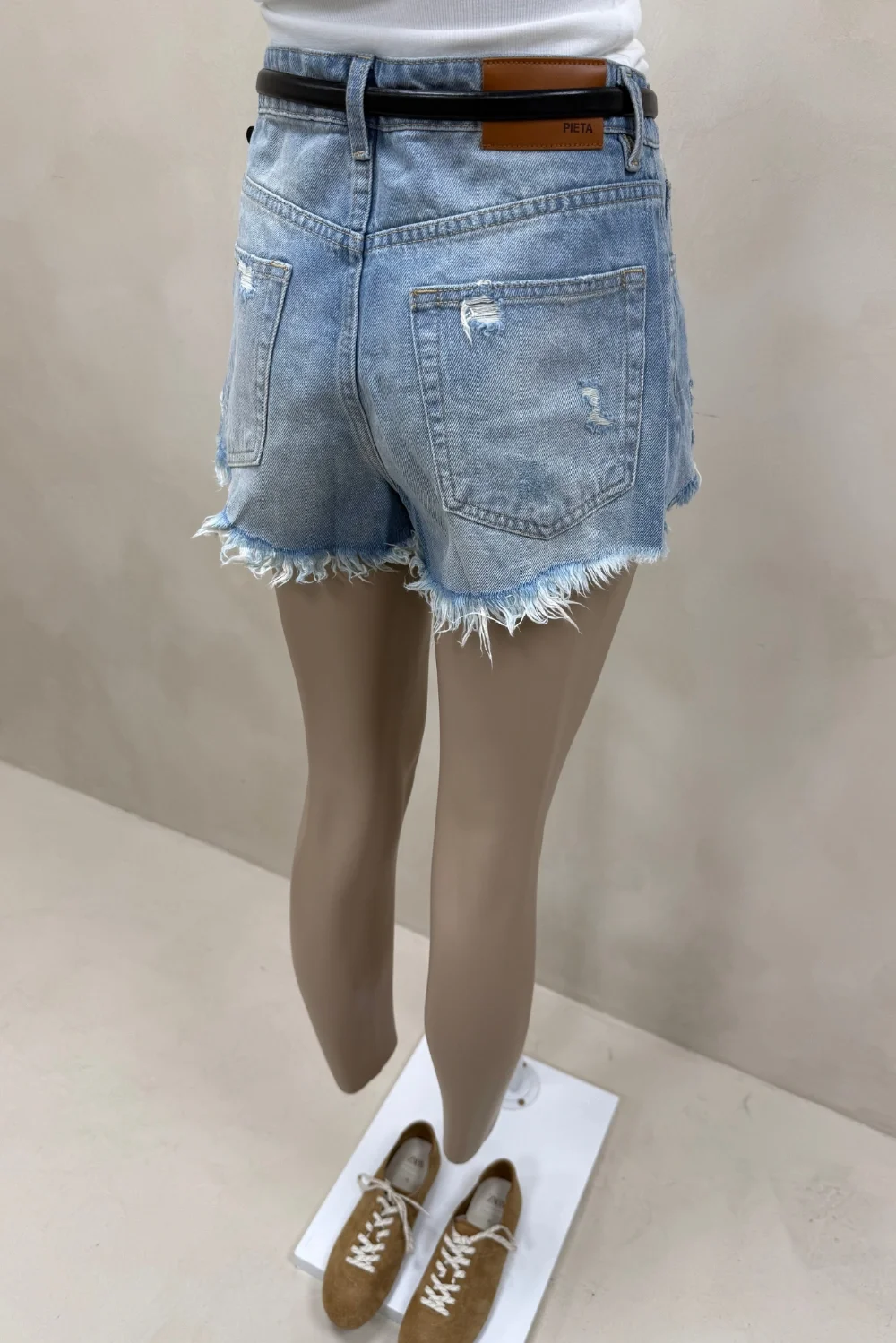 SHORT DENIM BIGOTES Y ROTURAS - 6