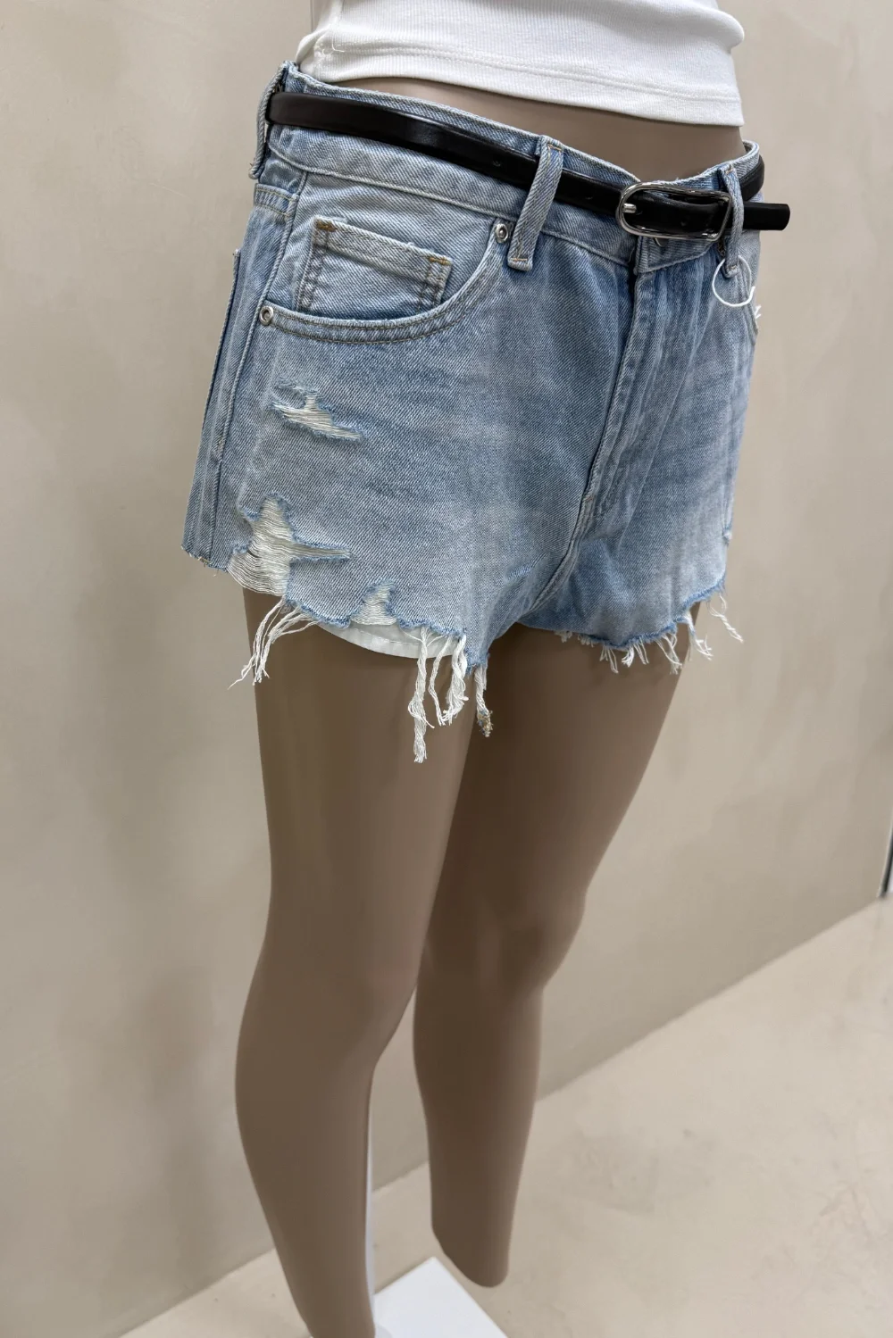 SHORT DENIM TIRO BAJO ROTURAS - 3
