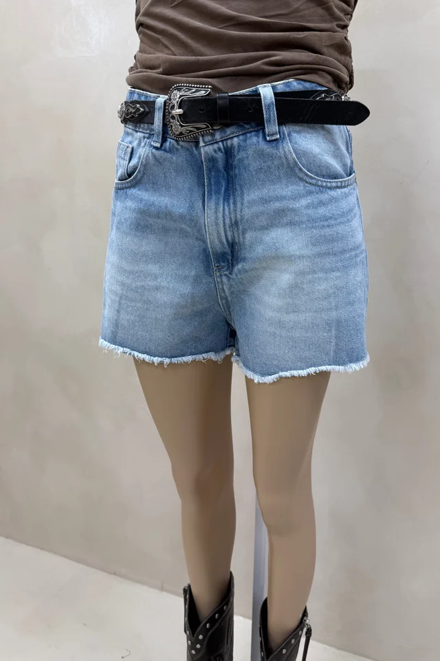 Short Celeste Bigotes