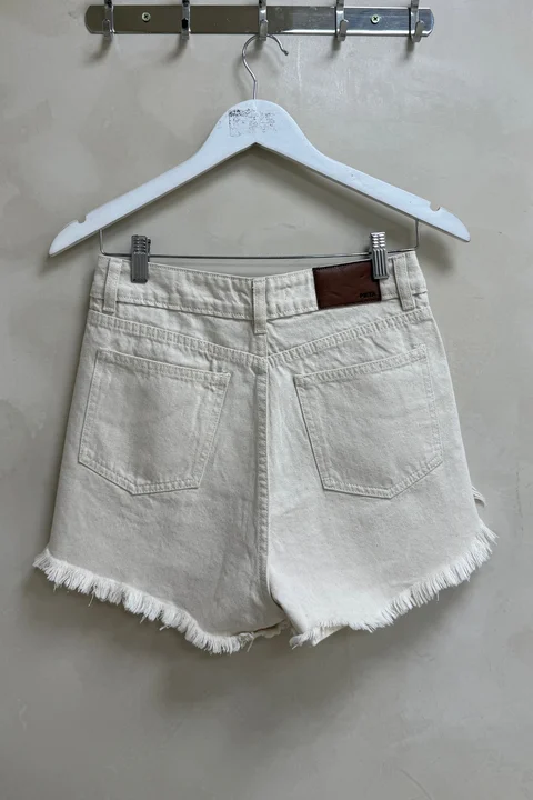 Short Cavado Cascarilla