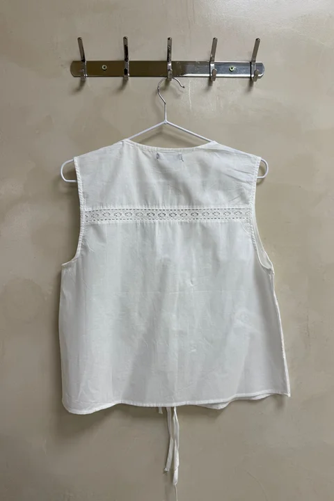 Chaleco con Puntilla