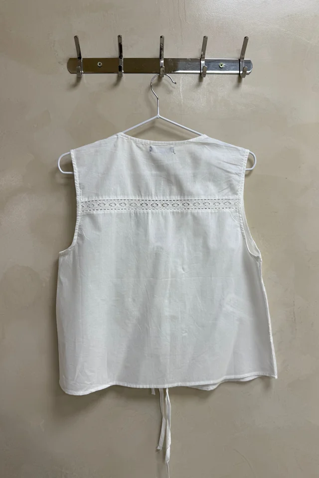 Chaleco con Puntilla