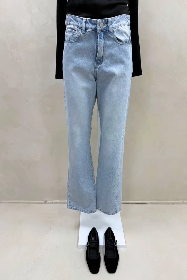 Jean Straight Full Celeste Bigotes