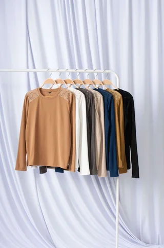 Remera Clarins - Vista 3