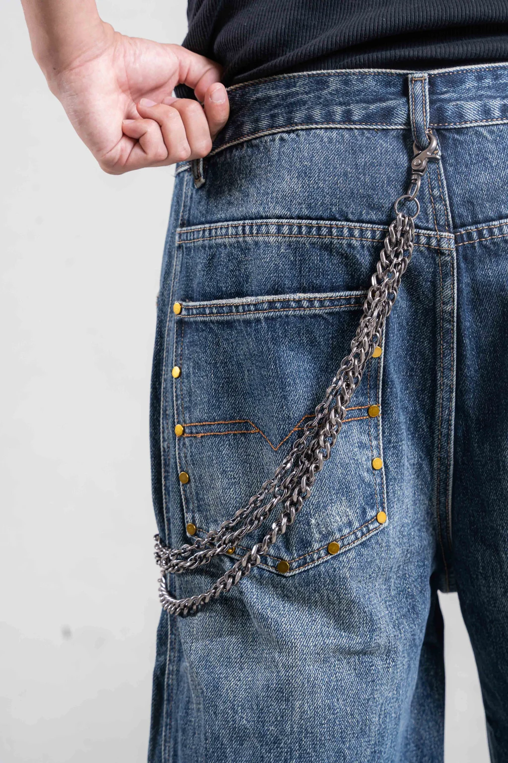 59Z0091- BAGGY CON TACHAS 
