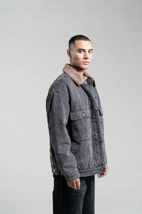169  CAMPERA TRUCKER