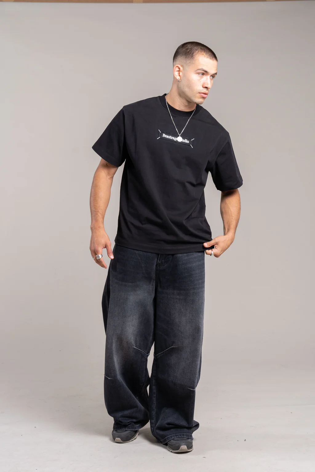 200r  Remera con apliques Bordado