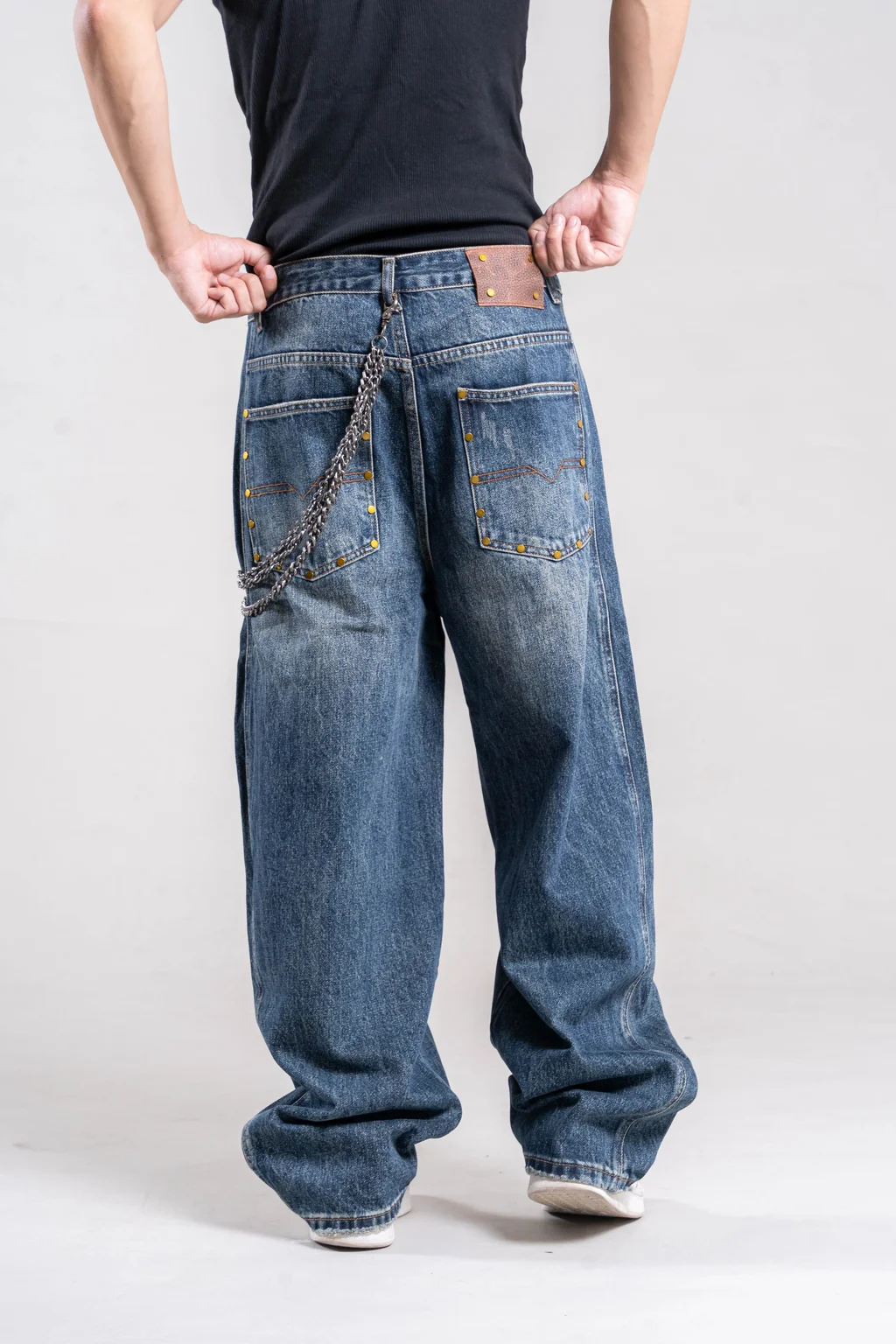 59Z0091- BAGGY CON TACHAS 