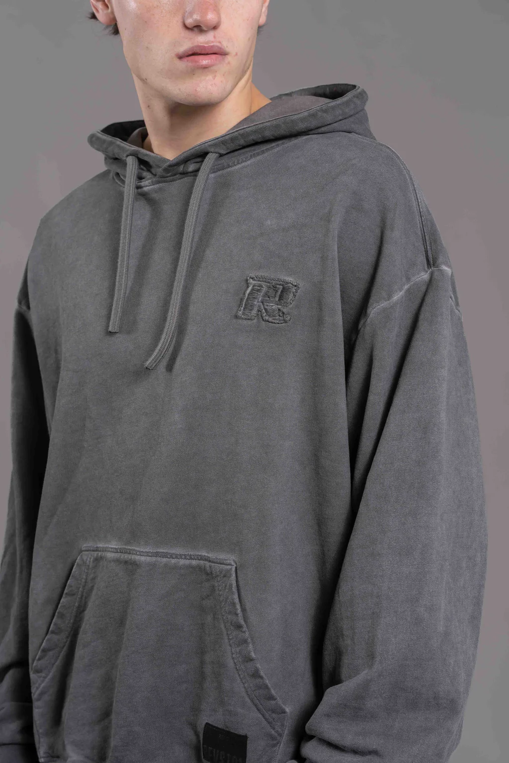 01 HOODIE WASHED GRAPHITE
