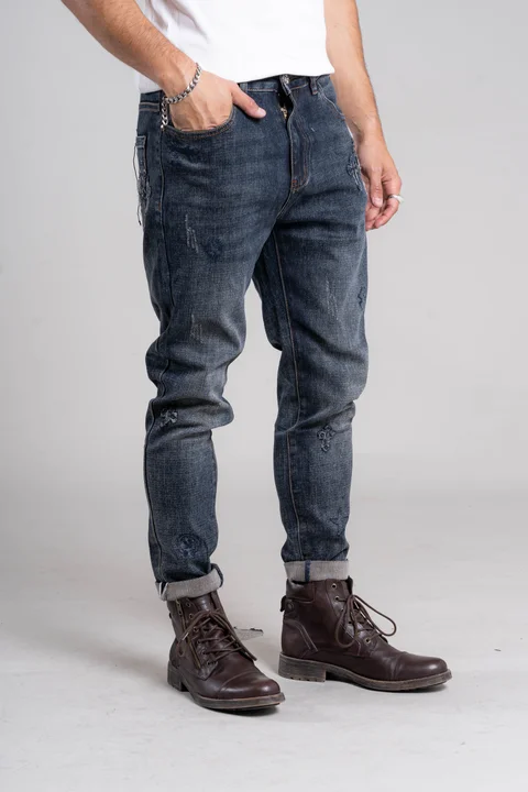 890017 - SLIM FIT CON PARCHE CRUZ 