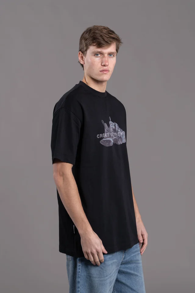 09 OVERSIZED FUTURE RUNNER BLACK