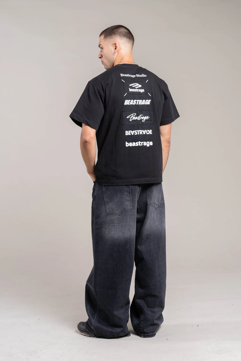 200r  Remera con apliques Bordado