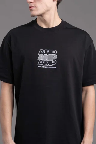 023 REMERA AMP BLACK - Vista 2