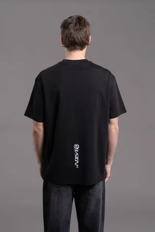 023 REMERA AMP BLACK - Vista 4