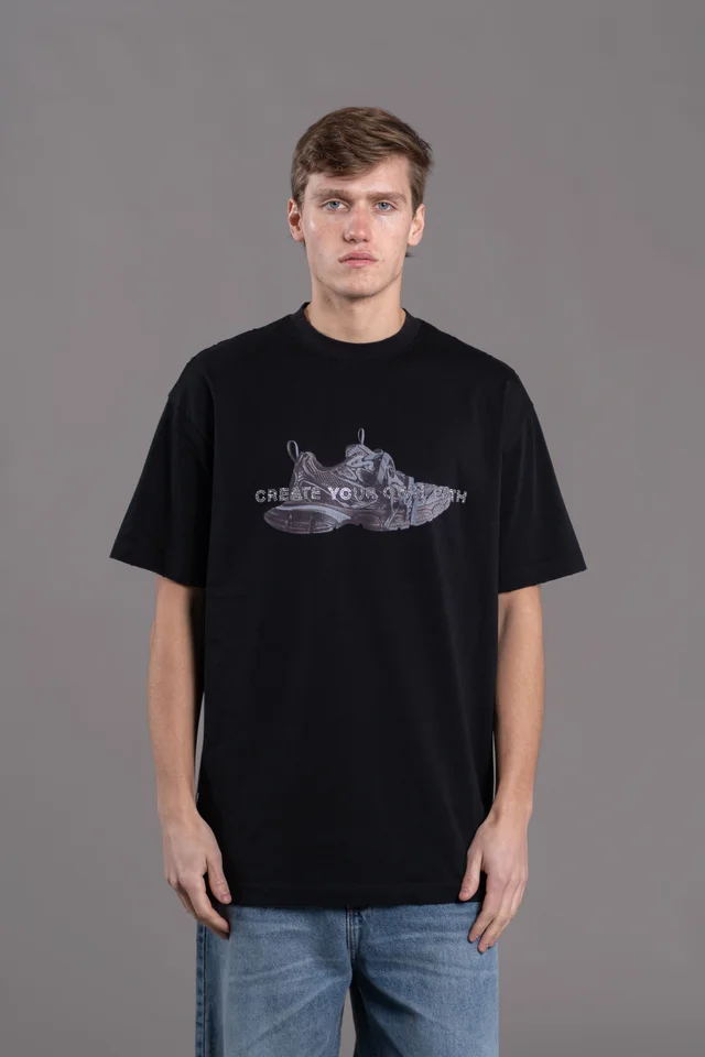 09 OVERSIZED FUTURE RUNNER BLACK