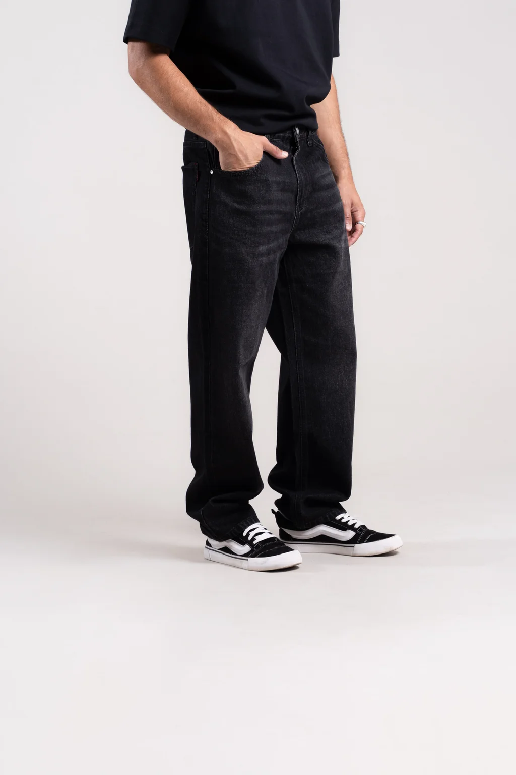 D302  Jeans Relaxed black