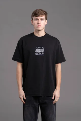 023 REMERA AMP BLACK - Vista 1
