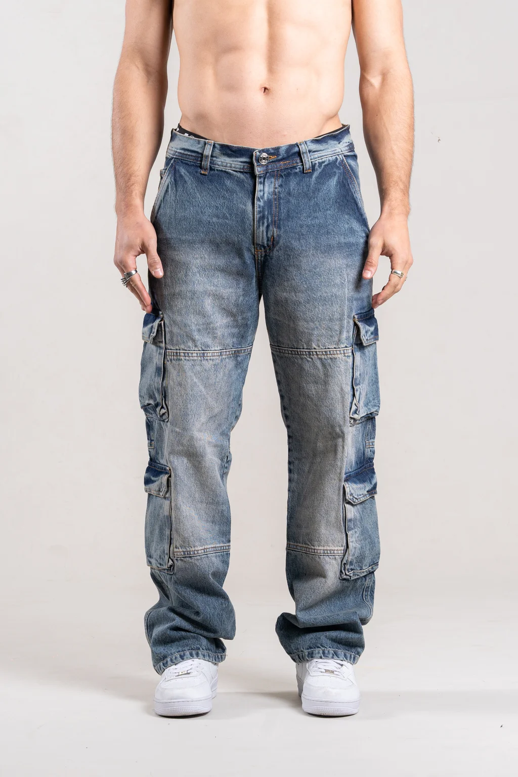 322 JEAN RELAXED CARGO CON RECORTE