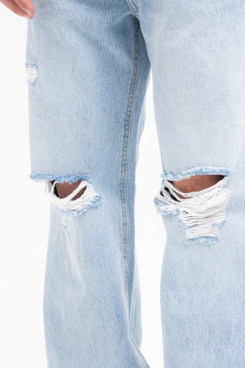 210 JEAN relaxed CON ROTURAS