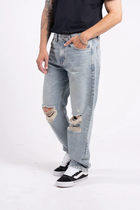 212 jean mom Oxido c/roturas