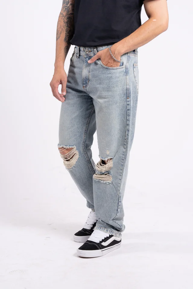 212 jean mom Oxido c/roturas