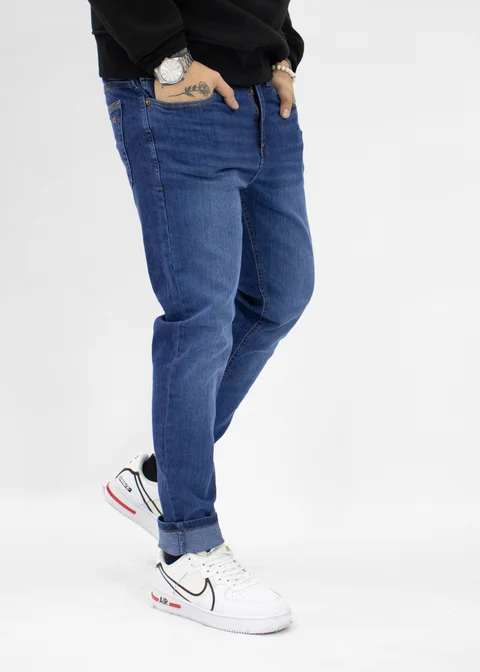 182  Semi Blue Located