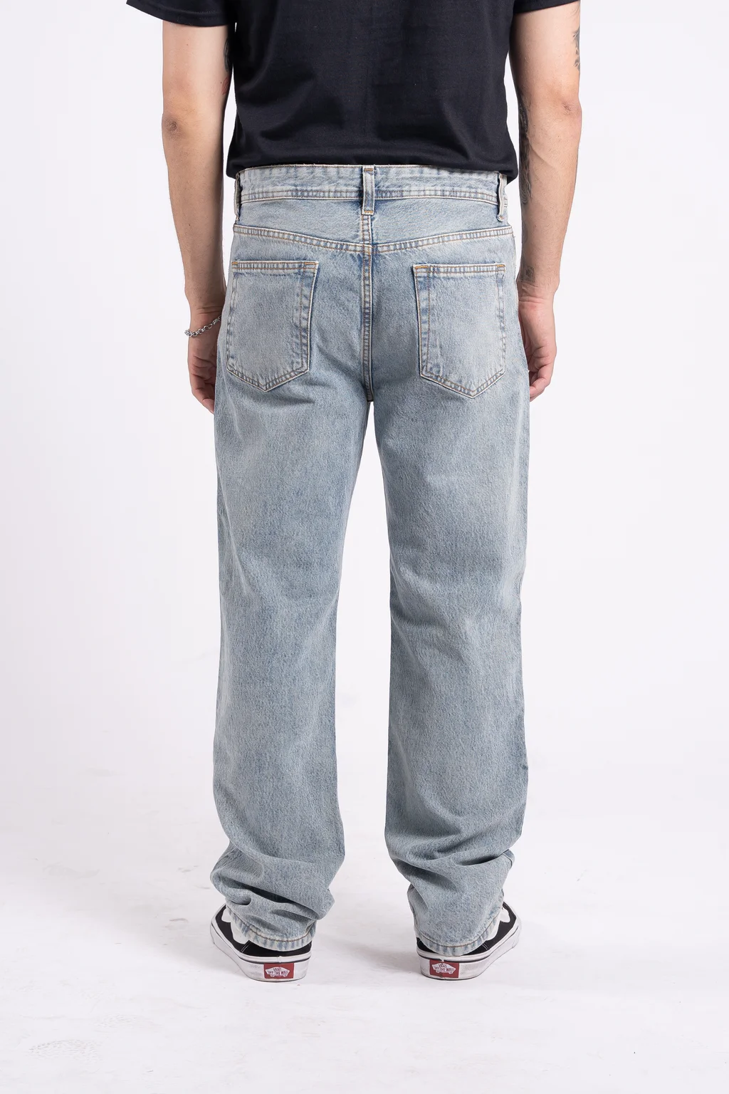 212 jean mom Oxido c/roturas