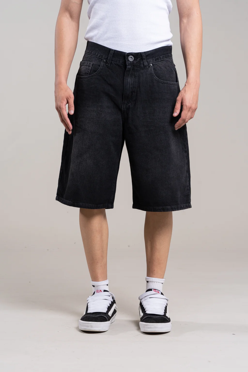 402 - BERMUDA BAGGY BLACK AND RED