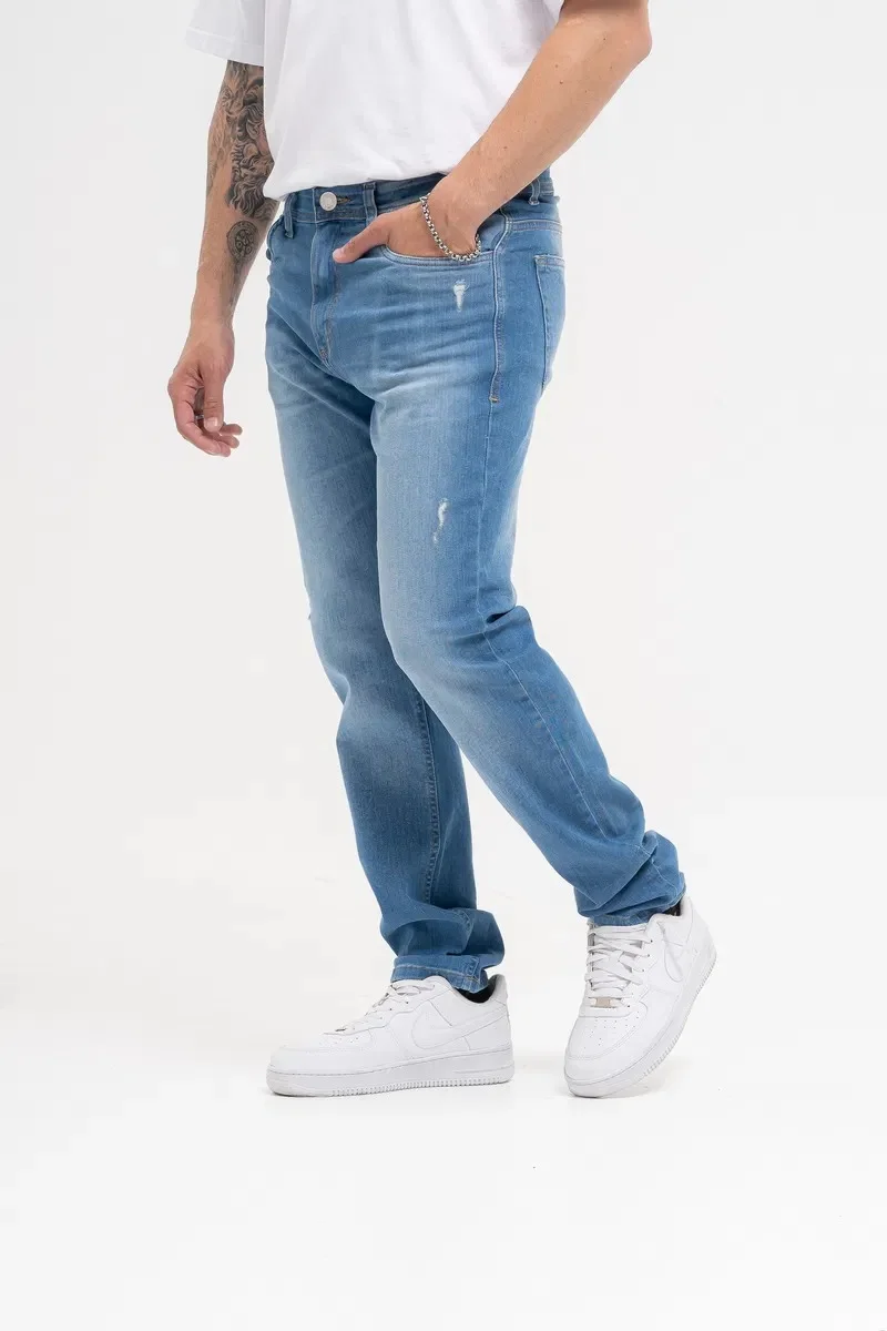 228 - SLIM FIT CON ROTURAS