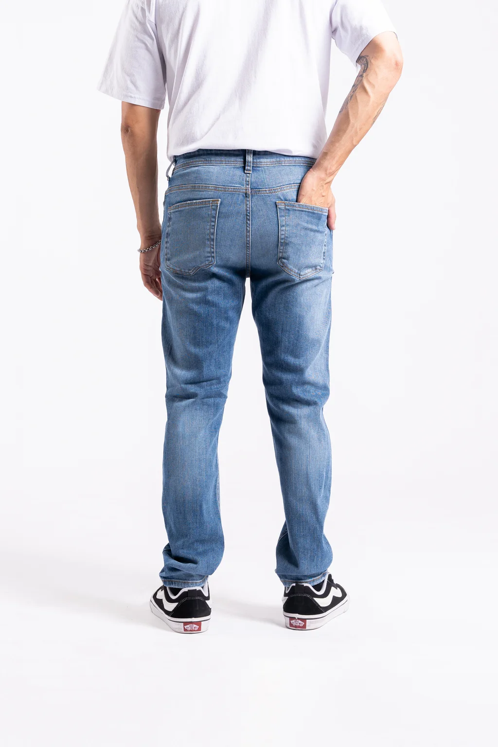 202 slim fit con rotura
