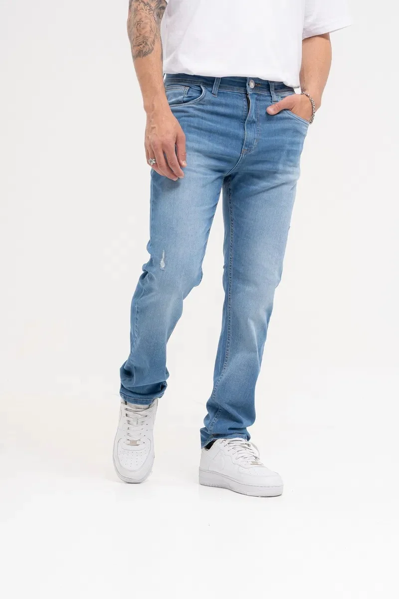 228 - SLIM FIT CON ROTURAS