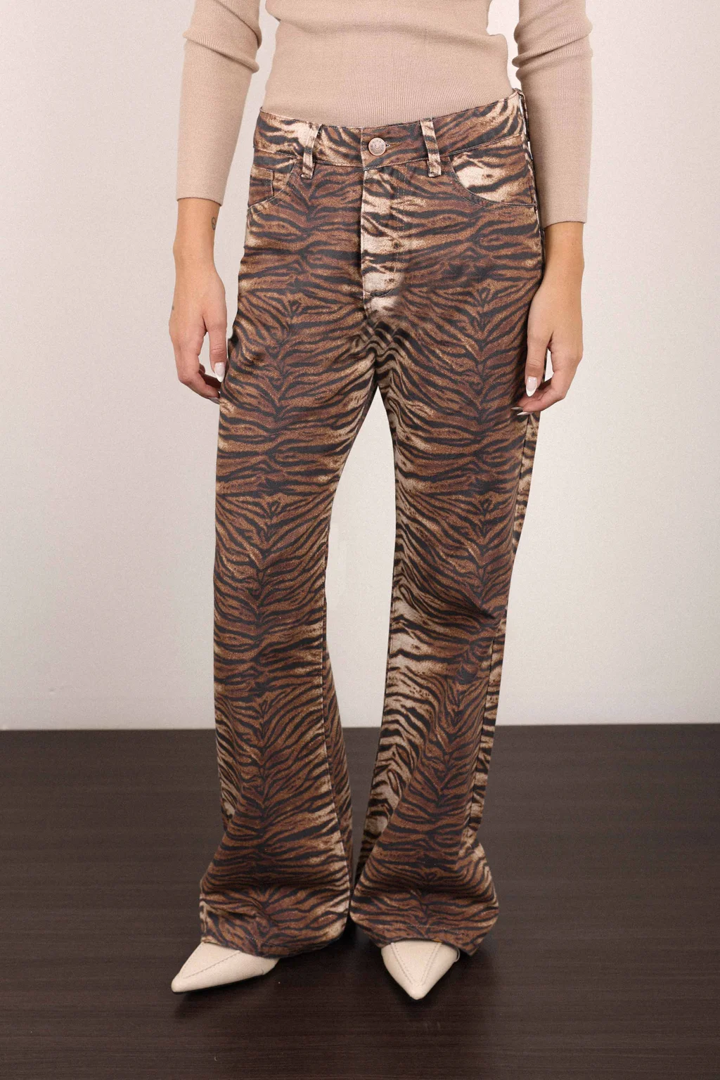 STRAIGHT  TIGER - 3