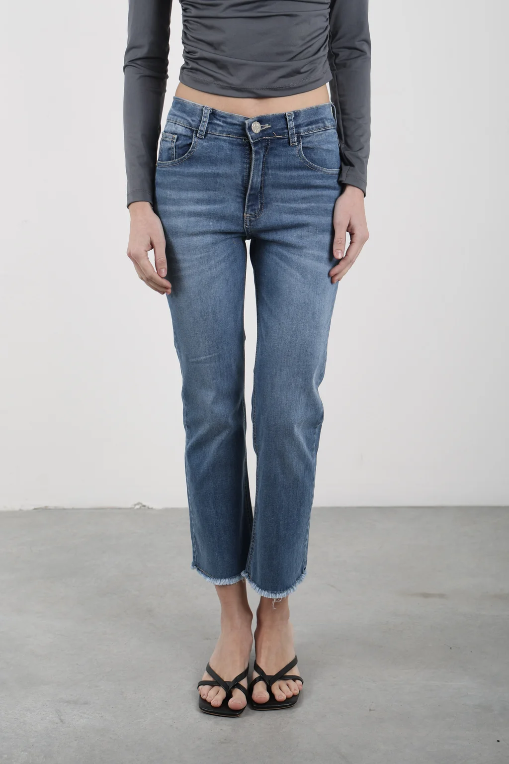 CROPPED DAFNE