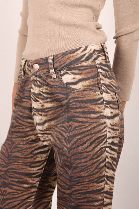 STRAIGHT  TIGER