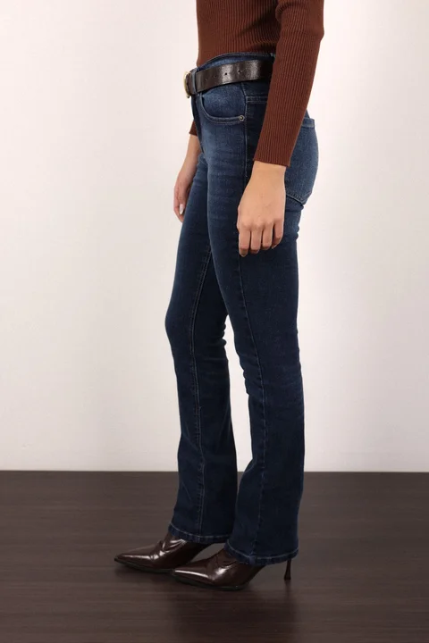 BOOTCUT GROOVE