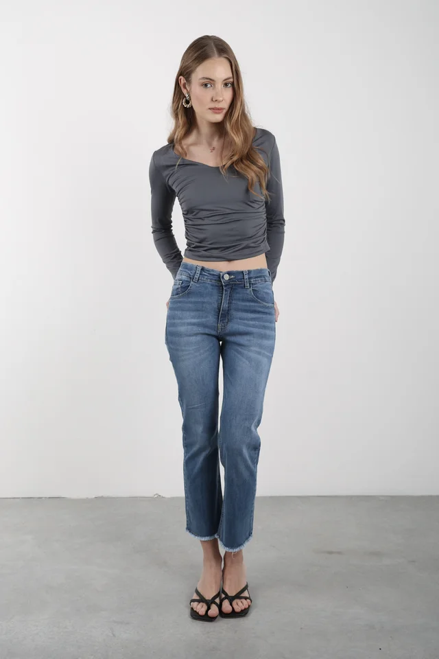 CROPPED DAFNE