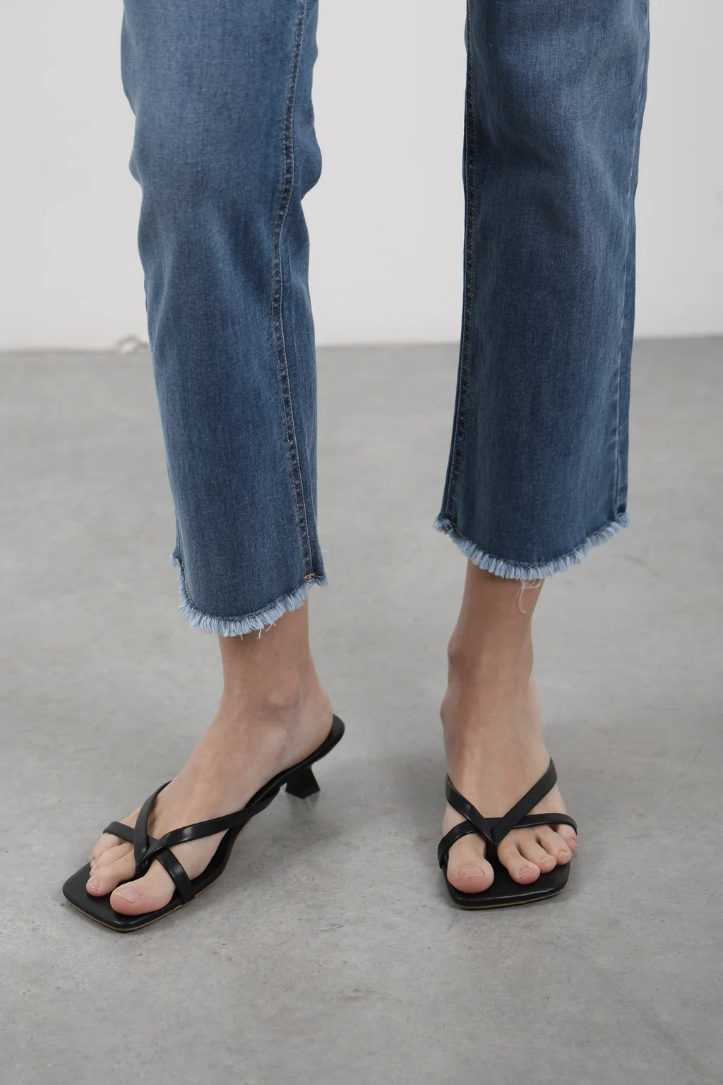 CROPPED DAFNE