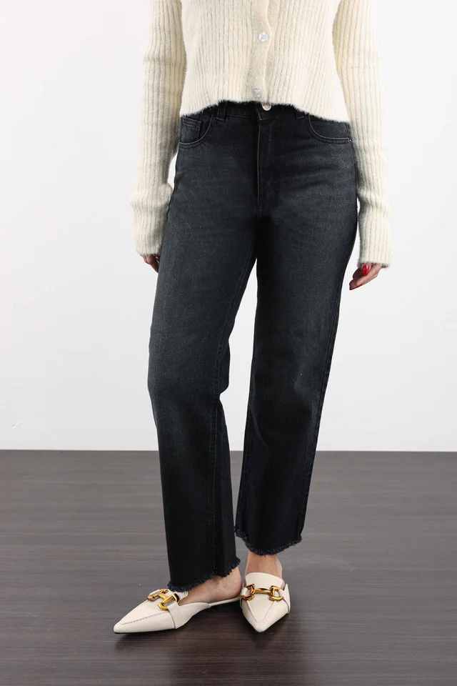 CROPPED APP BLACK
